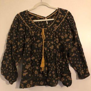 Free People, Black/Gold Floral Long Sleeve Top, size small pre owned